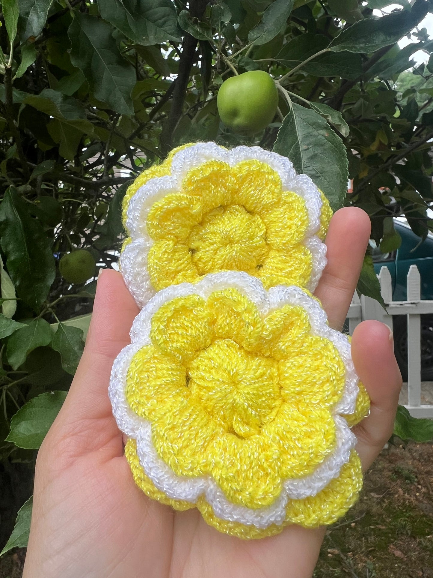 Scrunchies hair flor crochet Amarillo y Blanco (pack x2)