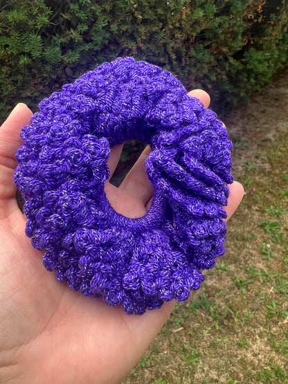 Scrunchie Crochet Hecho a Mano — Morado Obispo