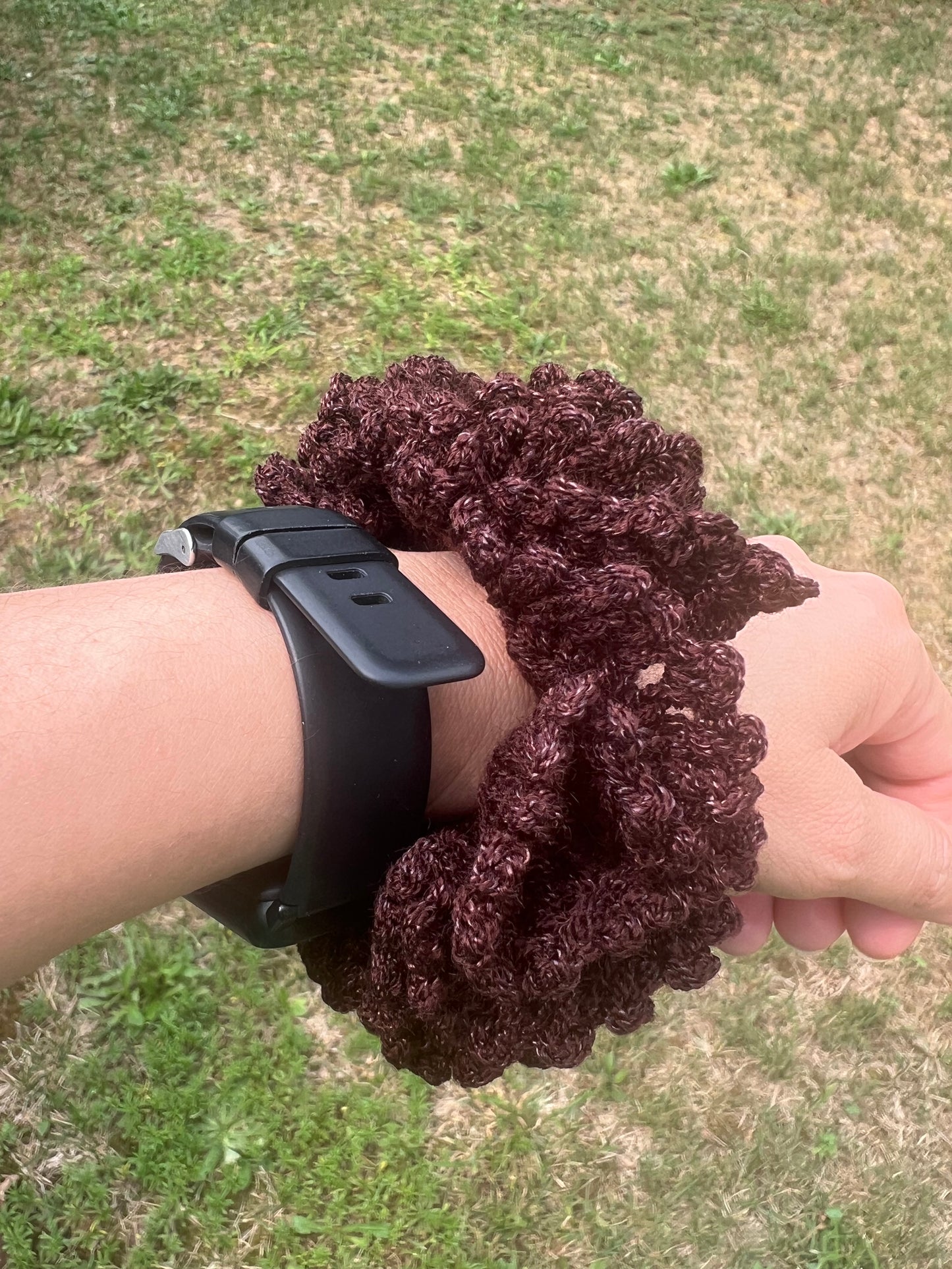 Scrunchie Crochet Hecho a Mano — Marrón