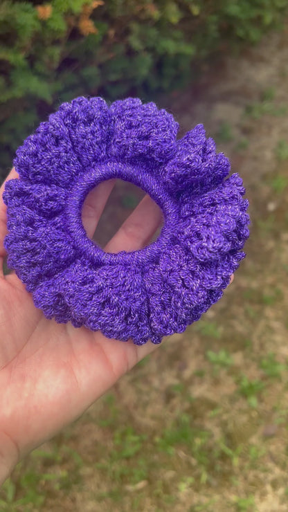 Scrunchie Crochet Hecho a Mano — Morado Obispo